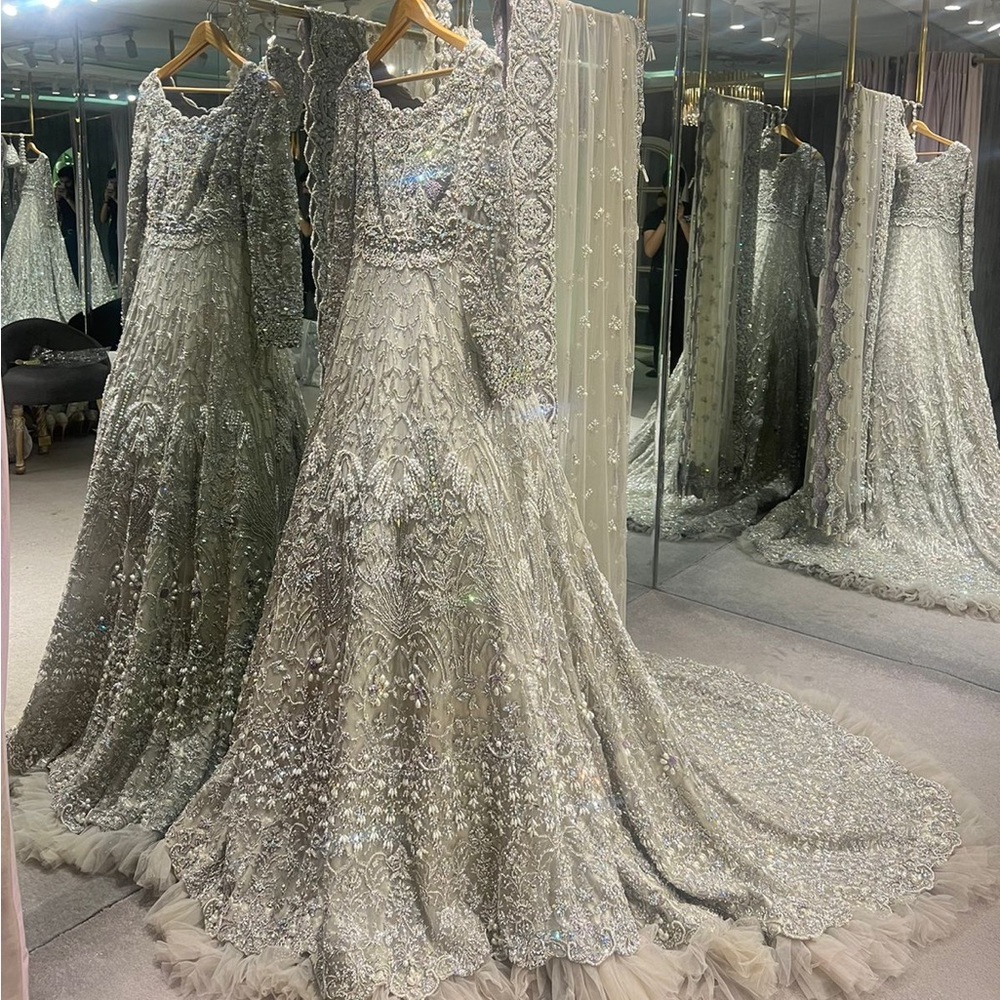 Republic Women wear -pakistan- please check detailed size in the picture.